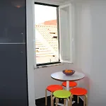 Chiado Bairro Alto, Bright And Newly Renovated 3 Bedroom Apartment, Historical Center * Lisbona