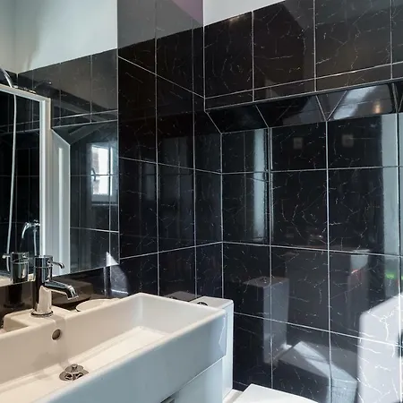 Chiado Bairro Alto, Bright And Newly Renovated 3 Bedroom Apartment, Historical Center Apartment Lisbon
