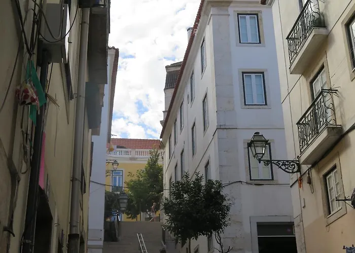 Chiado Bairro Alto, Bright And Newly Renovated 3 Bedroom Apartment, Historical Center