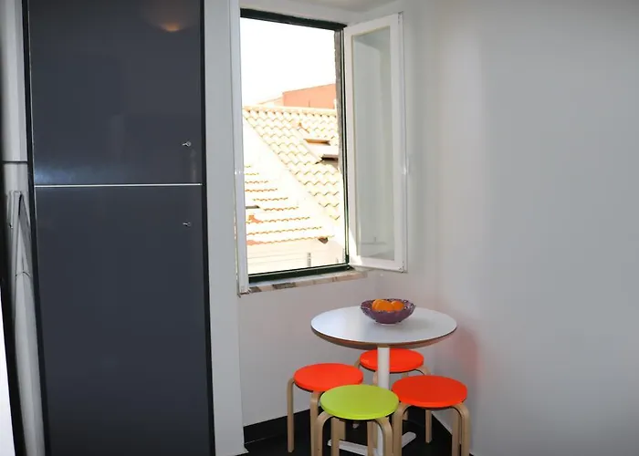 Chiado Bairro Alto, Bright And Newly Renovated 3 Bedroom Apartment, Historical Center * Lisboa