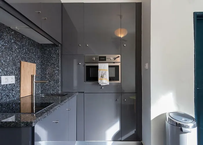 Chiado Bairro Alto, Bright And Newly Renovated 3 Bedroom Apartment, Historical Center Lägenhet