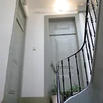 Chiado Bairro Alto, Bright And Newly Renovated 3 Bedroom Apartment, Historical Center 리스본