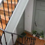 Chiado Bairro Alto, Bright And Newly Renovated 3 Bedroom Apartment, Historical Center * 리스본