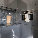 Chiado Bairro Alto, Bright And Newly Renovated 3 Bedroom Apartment, Historical Center *
