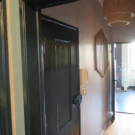 아파트 Chiado Bairro Alto, Bright And Newly Renovated 3 Bedroom Apartment, Historical Center 리스본