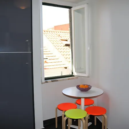 Chiado Bairro Alto, Bright And Newly Renovated 3 Bedroom Apartment, Historical Center * 리스본