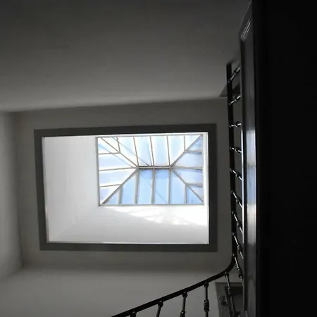 Apartment Chiado Bairro Alto, Bright And Newly Renovated 3 Bedroom Apartment, Historical Center Lissabon